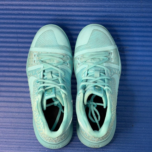 Size 6Y- GS Nike Kyrie 3 Aqua Tiffany Teal Blue Sneakers 859466-401 Women’s 7.5 - Picture 5 of 8